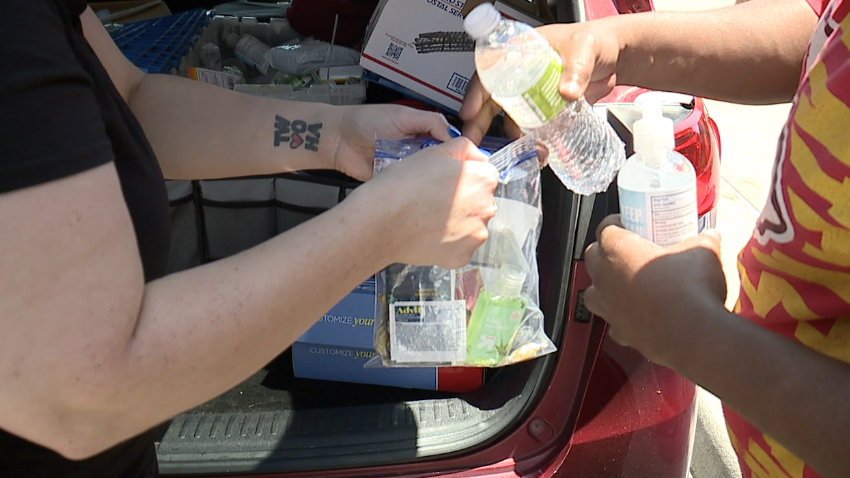 KC volunteers, nonprofits help houseless community stay cool in record heat - Vimarsana News